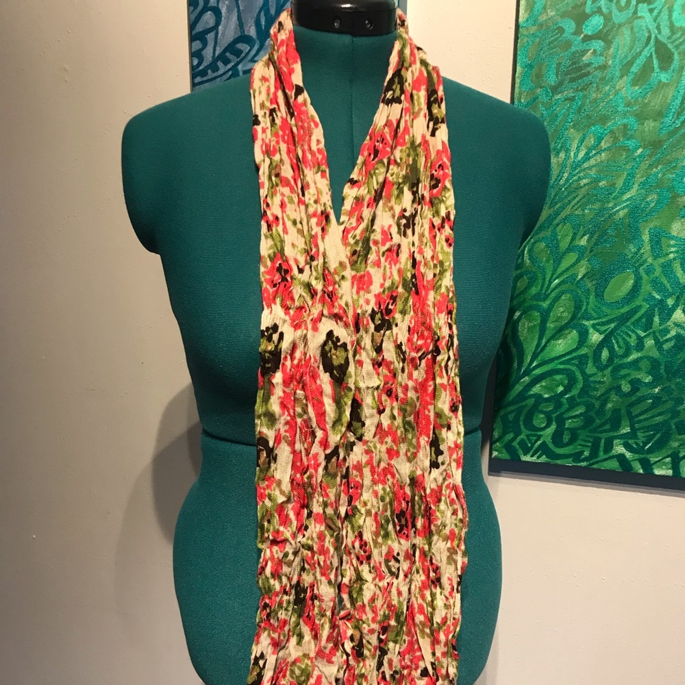 Lightweight scrunch scarf